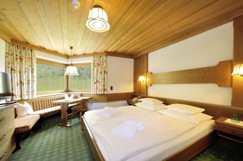 Alpenhotel Tirol Galtür Exterior foto